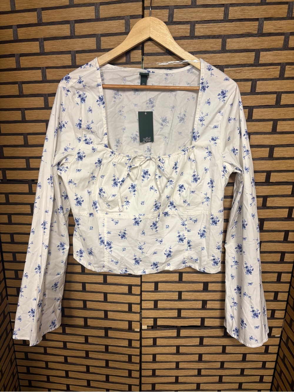 Wild fable white and blue floral top size XXL